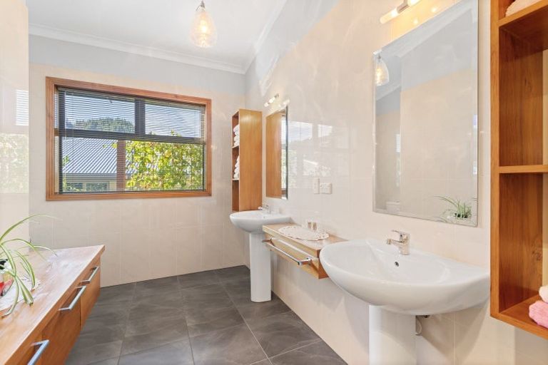 Photo of property in 26 Gravesend Place, Picton, 7220