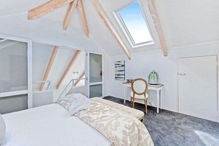 Photo of property in 2/7 Seine Road, Forrest Hill, Auckland, 0620