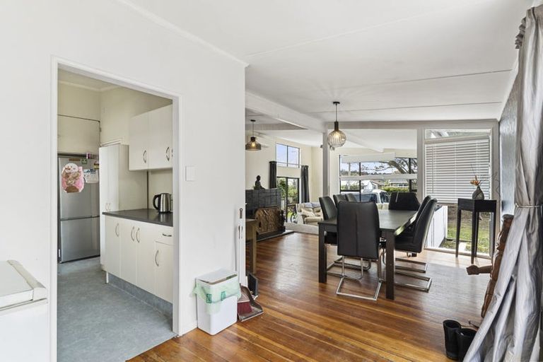 Photo of property in 28 Sunnyhaven Avenue, Beach Haven, Auckland, 0626