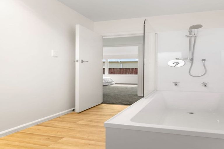 Photo of property in 11 Waratah Street, Avondale, Christchurch, 8061