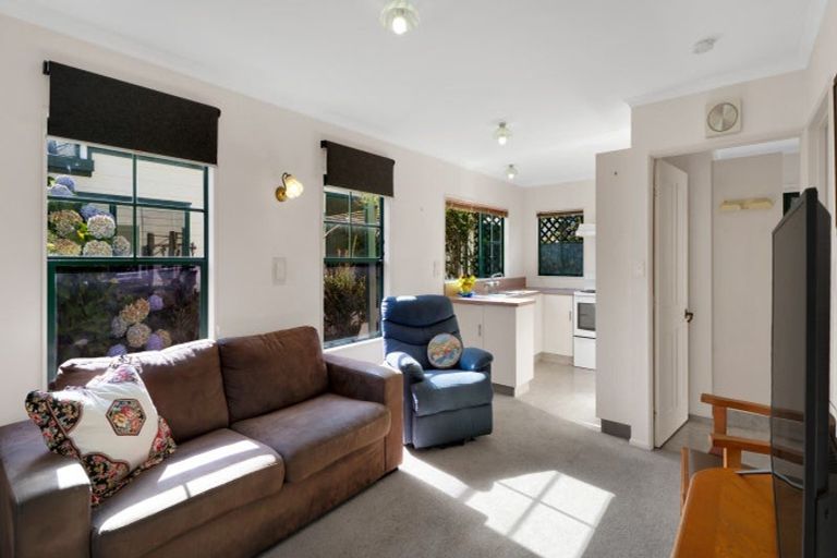 Photo of property in 4/70-76 Whiteley Street, Moturoa, New Plymouth, 4310