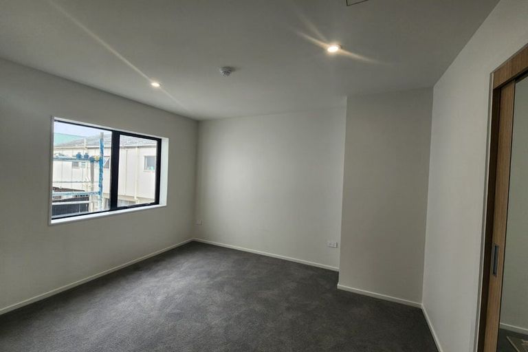 Photo of property in 2/64 Coronation Road, Hillcrest, Auckland, 0627