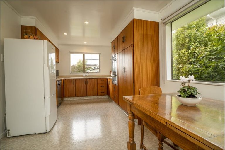 Photo of property in 1 Brasenose Place, Tawa, Wellington, 5028