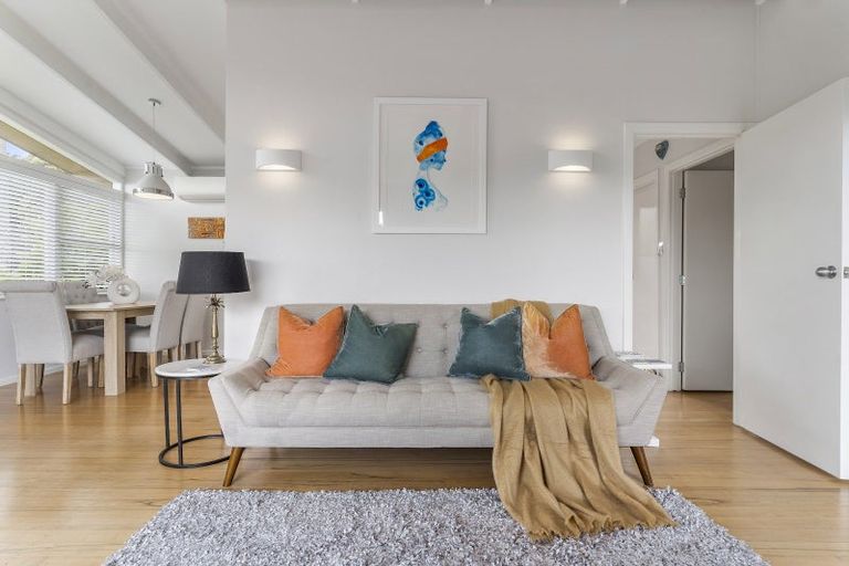 Photo of property in 22 Robbies Road, Shelly Park, Auckland, 2014