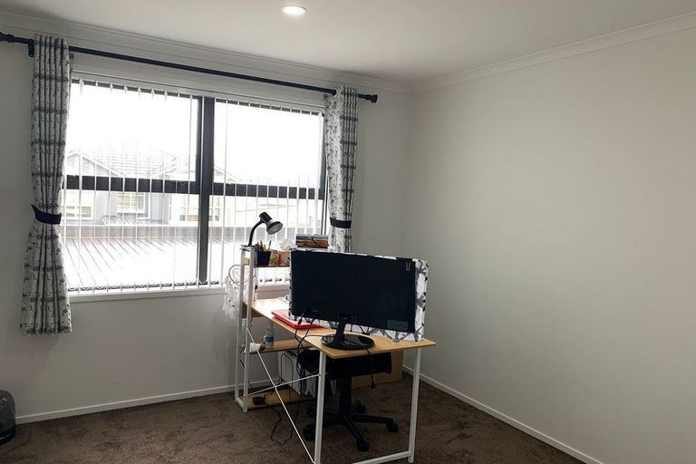 Photo of property in 12 Rere Close, Takanini, 2112