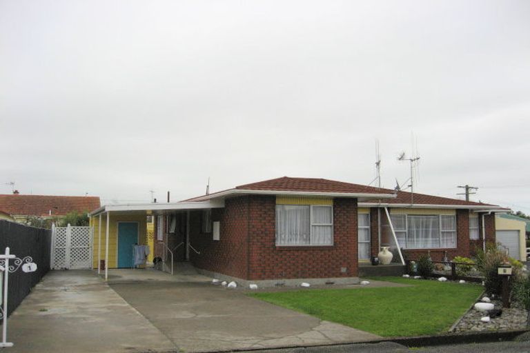 Photo of property in 1 Puriri Place, Levin, 5510