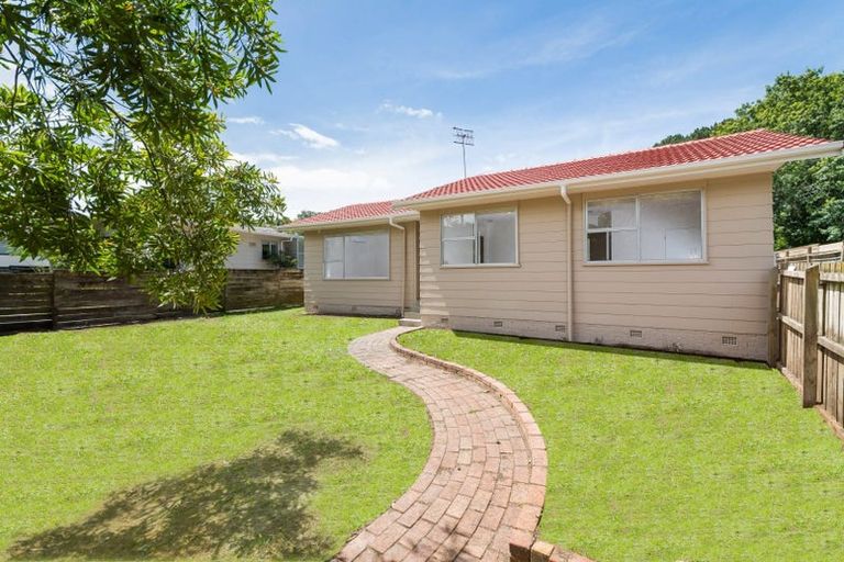 Photo of property in 13 Normanton Street, Glenfield, Auckland, 0629