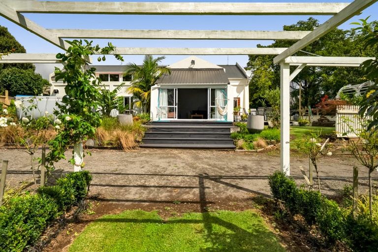 Photo of property in 330 Kelly Road, Lepperton, New Plymouth, 4373