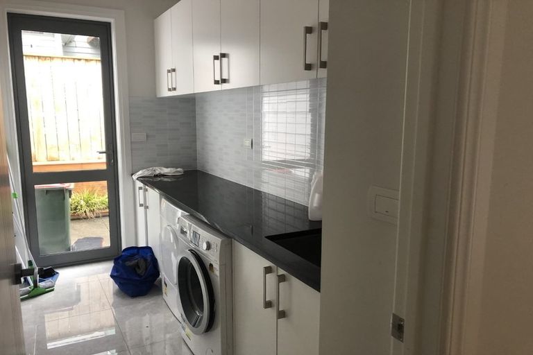 Photo of property in 4 Colliston Rise, Pinehill, Auckland, 0632