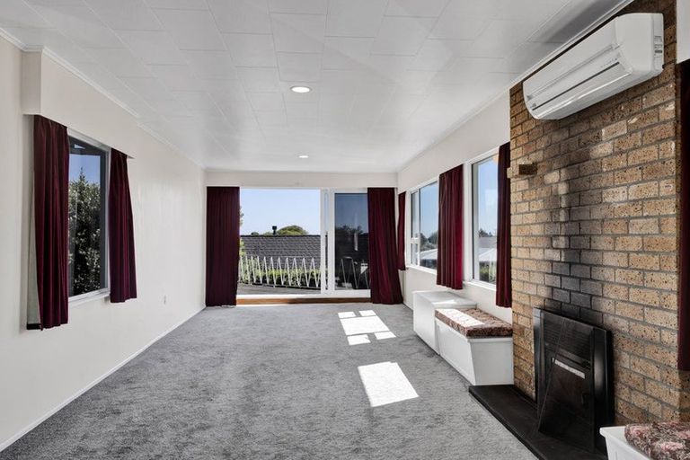 Photo of property in 100a Queens Road, Glen Avon, New Plymouth, 4312