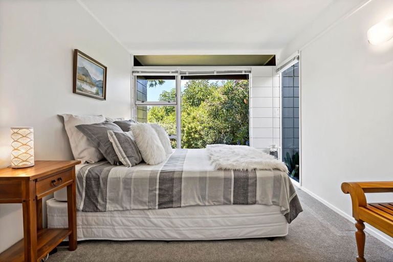 Photo of property in 7 Helvetia Drive, Browns Bay, Auckland, 0630