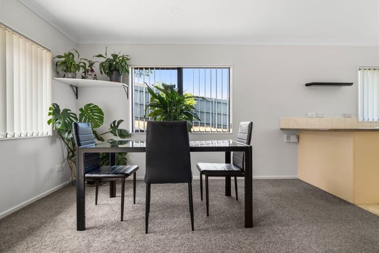 Photo of property in 11 Saralee Drive, Manurewa, Auckland, 2105