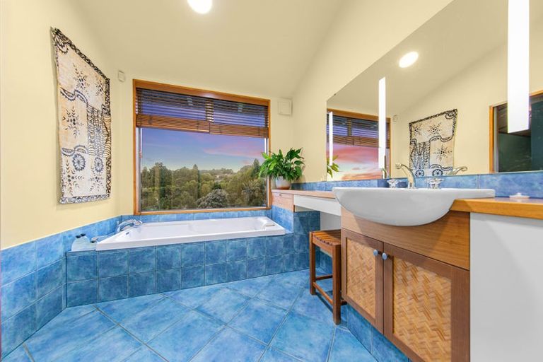 Photo of property in 318 Forest Road, Waiatarua, Auckland, 0612