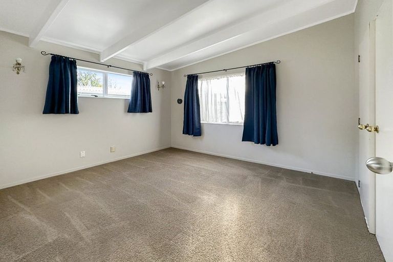 Photo of property in 11b Knox Road, Swanson, Auckland, 0612