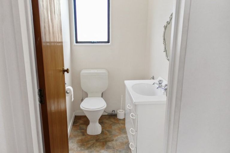 Photo of property in 18 Peter Hall Drive, Kelvin Grove, Palmerston North, 4414