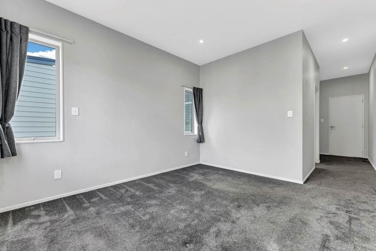 Photo of property in 5 Tahingamanu Road, Hobsonville, Auckland, 0616