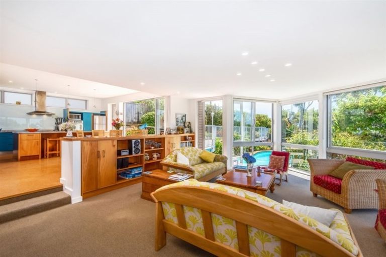 Photo of property in 50 Cliff Road, Torbay, Auckland, 0630