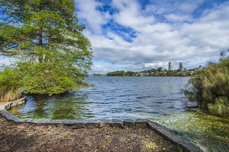 Photo of property in 310 Hurstmere Road, Takapuna, Auckland, 0622