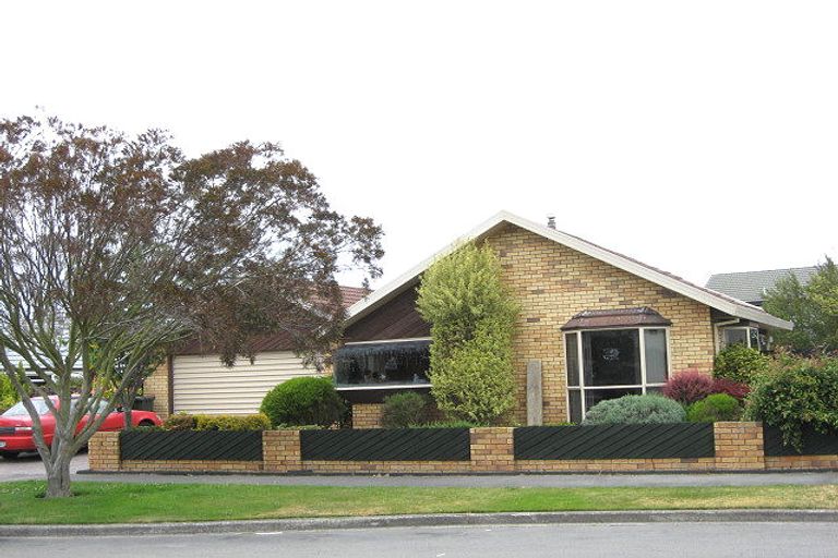 Photo of property in 9 Elmtree Close, Parklands, Christchurch, 8083
