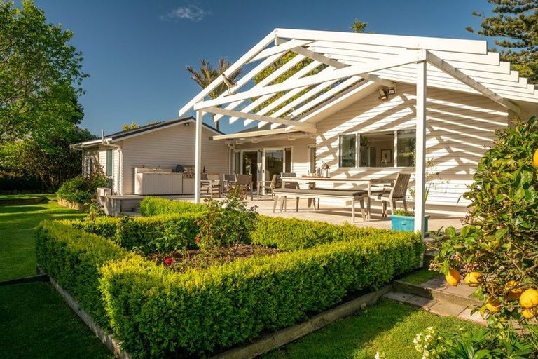 Photo of property in 450 Te Moana Road, Waikanae, 5036