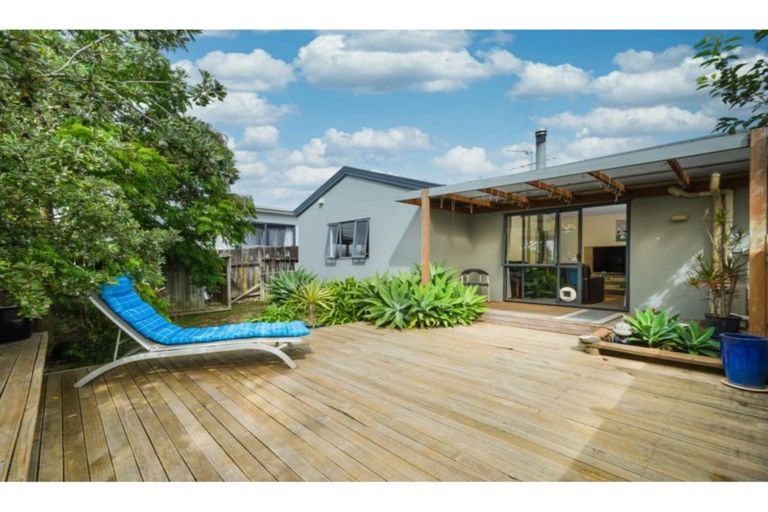Photo of property in 46 Zefiro Drive, Massey, Auckland, 0614