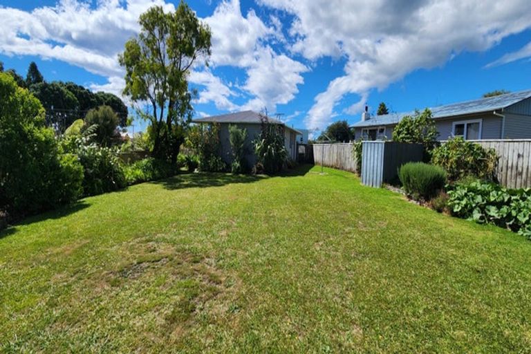 Photo of property in 2 Donnelly Street, Oakura, 4314
