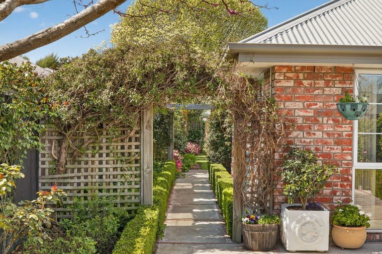 Photo of property in 8 Avon Gate, Russley, Christchurch, 8042