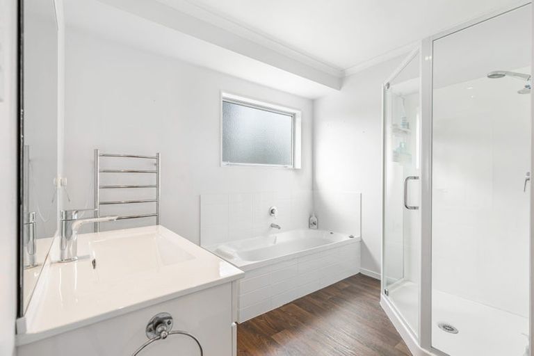 Photo of property in 16 Aitkenhead Court, Parakai, 0830