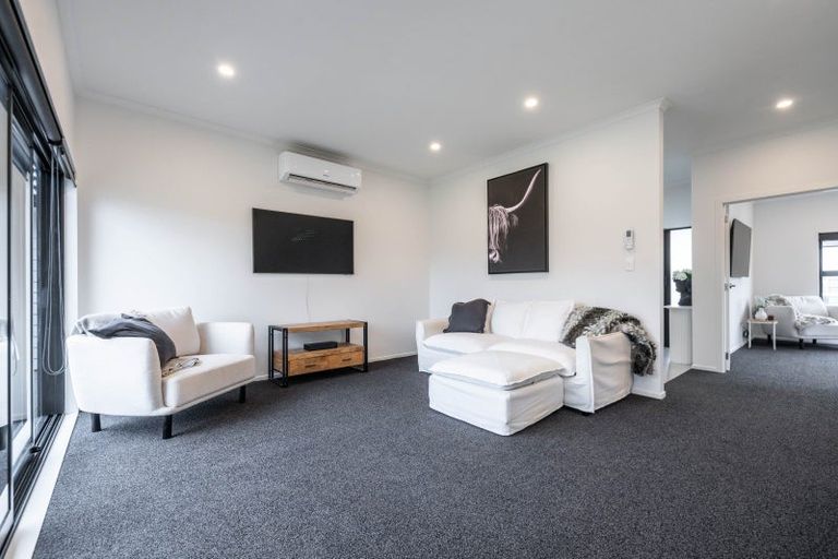 Photo of property in 24 Rose Leigh Drive, Cambridge, 3434