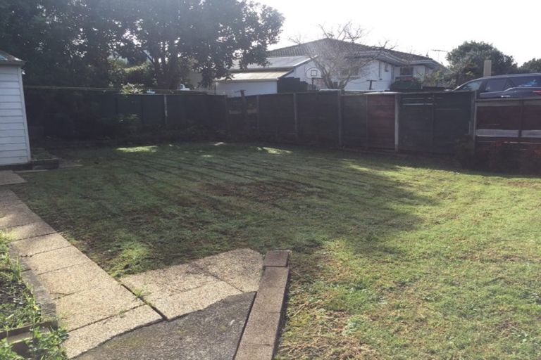 Photo of property in 22 Sorrel Crescent, Bucklands Beach, Auckland, 2012