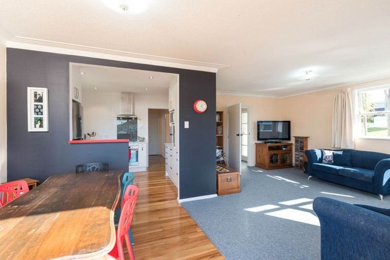 Photo of property in 15 Kelwyn Road, Kelston, Auckland, 0602