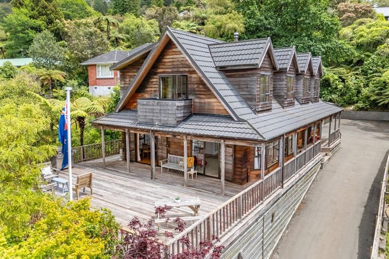 Photo of property in 16 Jocelyn Crescent, Pinehaven, Upper Hutt, 5019