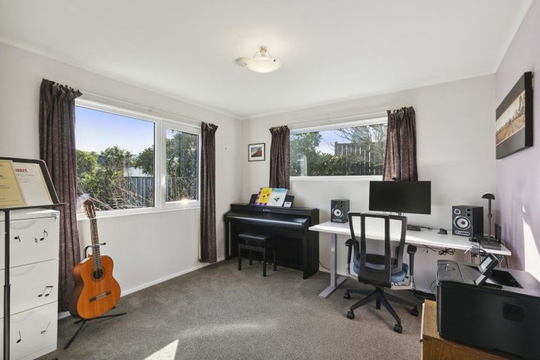 Photo of property in 32 Frobisher Street, Island Bay, Wellington, 6023