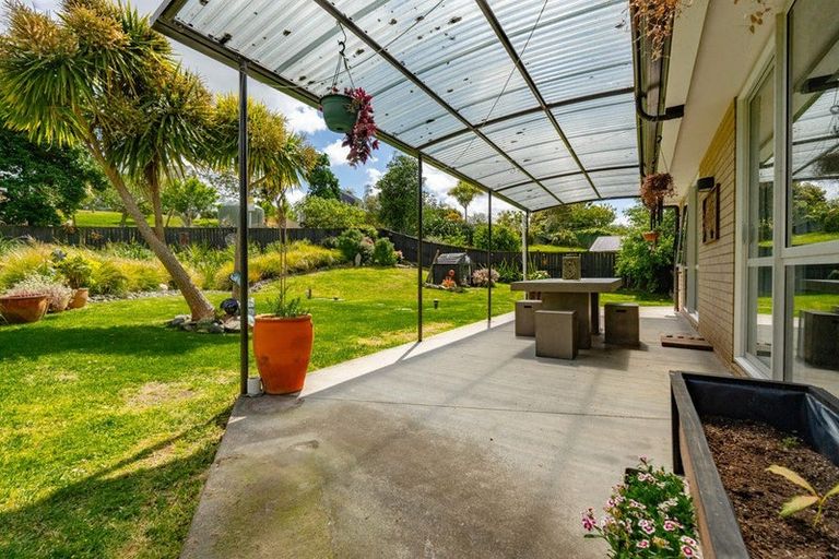 Photo of property in 16 Gavinike Place, Waimauku, 0812