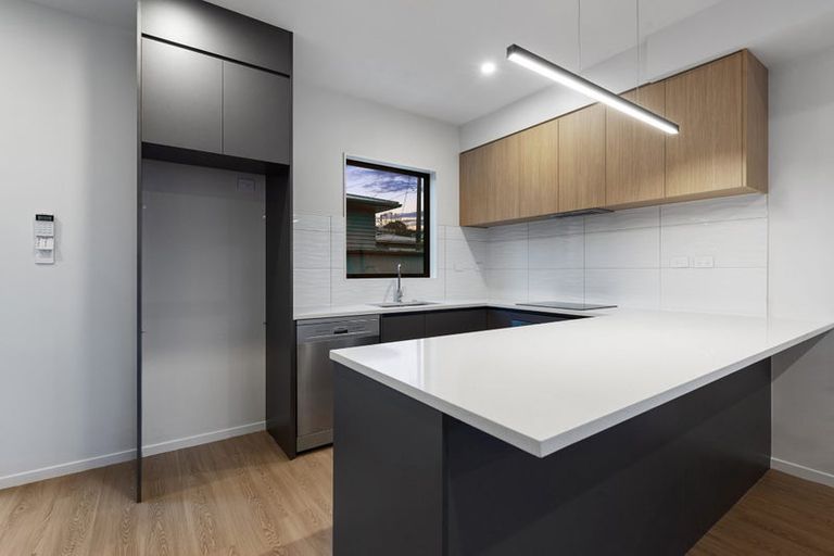 Photo of property in 21d Neal Avenue, Glenfield, Auckland, 0629