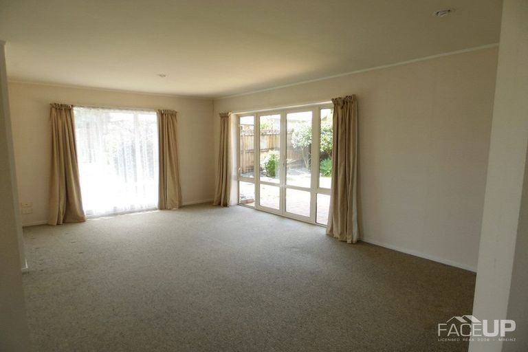 Photo of property in 72 Kingdale Road, Henderson, Auckland, 0610