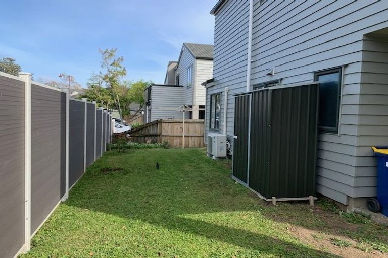 Photo of property in 1/25 Fields Parade, Oteha, Auckland, 0632