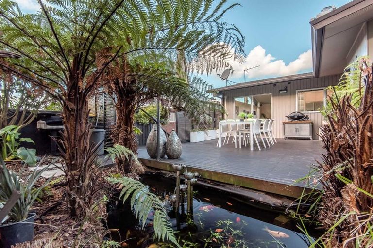 Photo of property in 42 Ravenwood Drive, Forrest Hill, Auckland, 0620