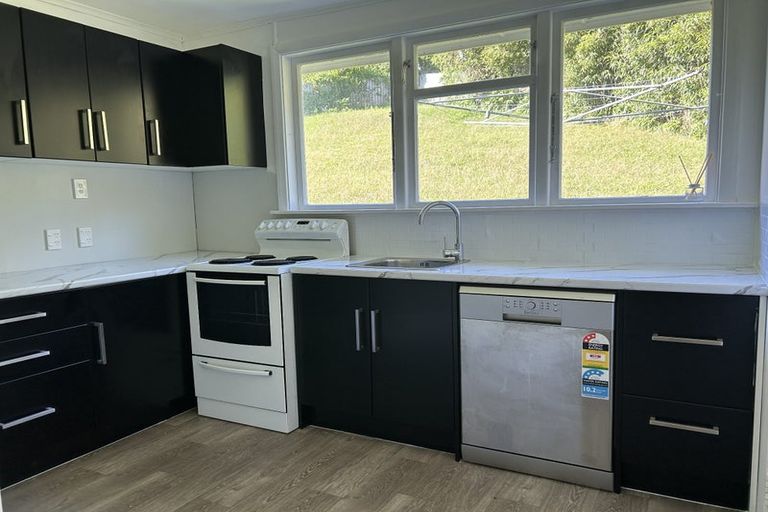 Photo of property in 9 Berkshire Grove, Cannons Creek, Porirua, 5024