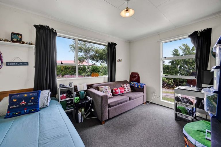 Photo of property in 9 Hughson Place, Opunake, 4616