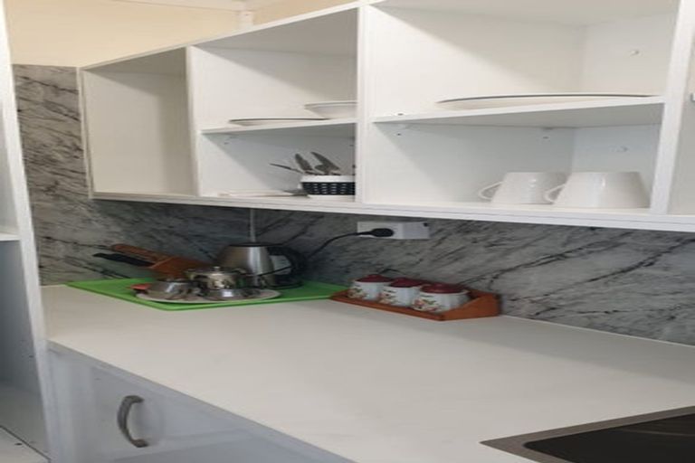 Photo of property in 2 Chisholm Place, Mangere East, Auckland, 2024