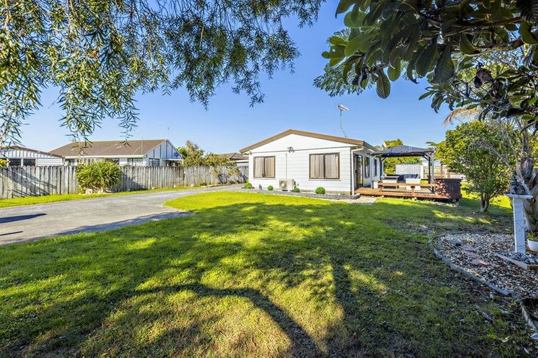 Photo of property in 12 Rosemead Place, Randwick Park, Auckland, 2105