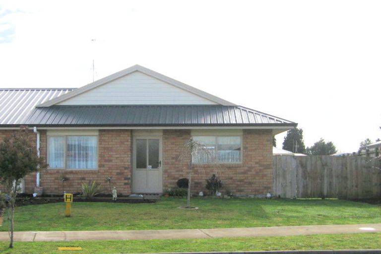 Photo of property in 4 Kittyhawk Place, Melville, Hamilton, 3206