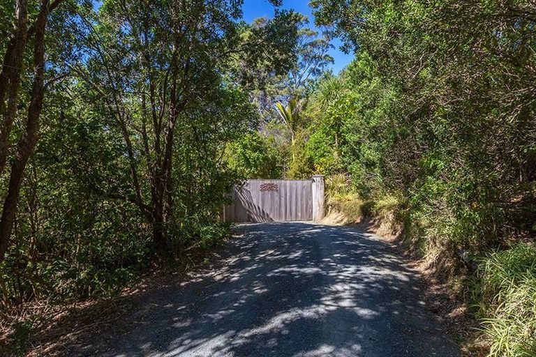 Photo of property in 142 Wade River Road, Wade Heads, Whangaparaoa, 0932