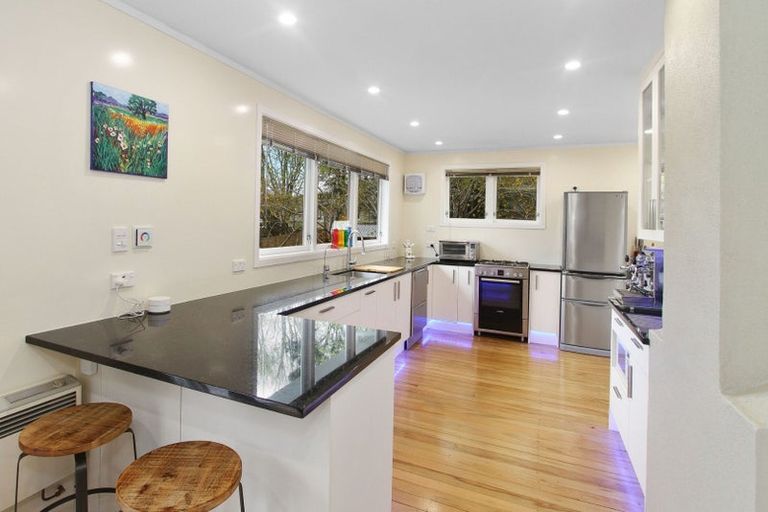 Photo of property in 37 Derwent Crescent, Titirangi, Auckland, 0604