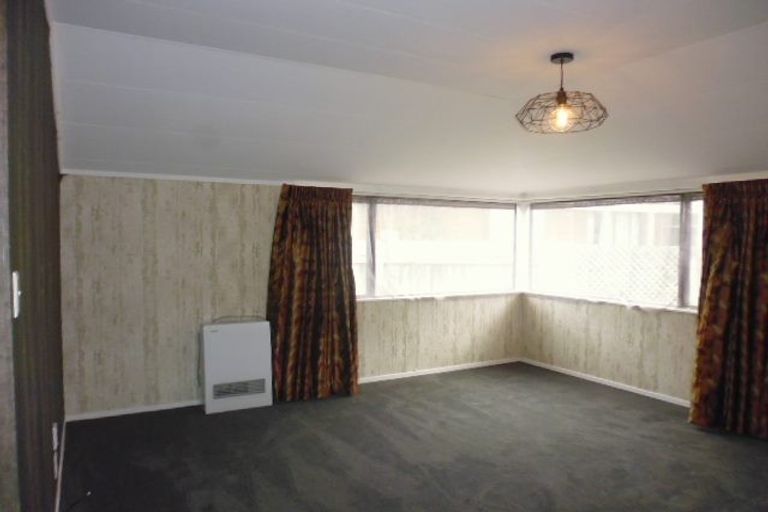 Photo of property in 4 Opurere Grove, Tirohanga, Lower Hutt, 5010