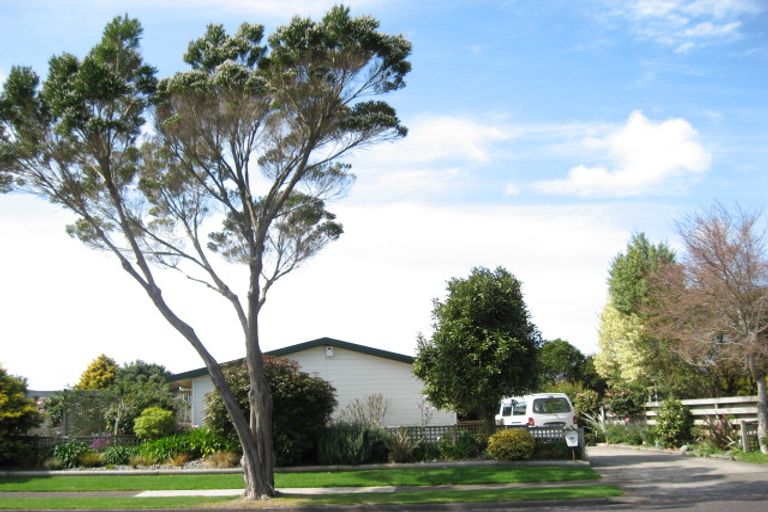 Photo of property in 48 Heta Road, Highlands Park, New Plymouth, 4312