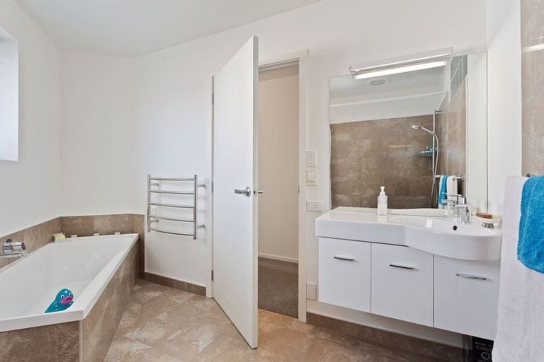 Photo of property in 8 Riverside Way, Amberley, 7410