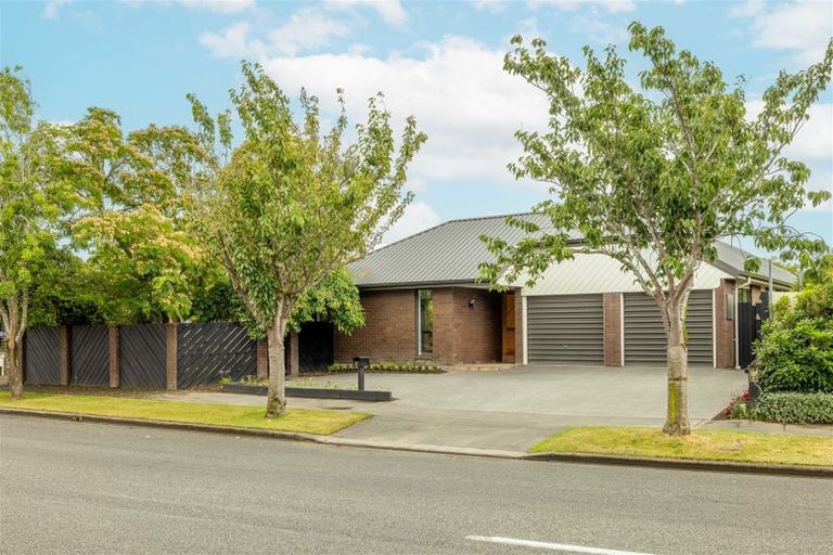 Photo of property in 81 Apsley Drive, Avonhead, Christchurch, 8042