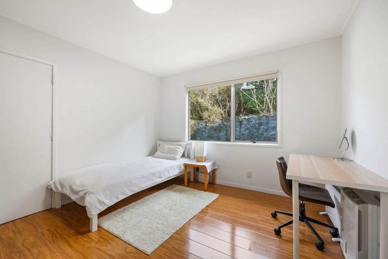Photo of property in 1/66 Cockayne Crescent, Sunnynook, Auckland, 0620